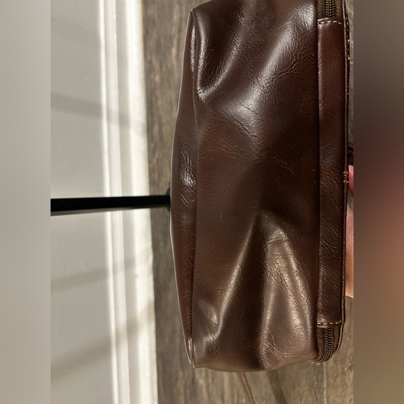 Relic Crossbody - Picture 6 of 9